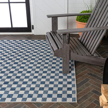 Aimee Traditional Cottage Checkerboard Indoor/Outdoor Area Rug